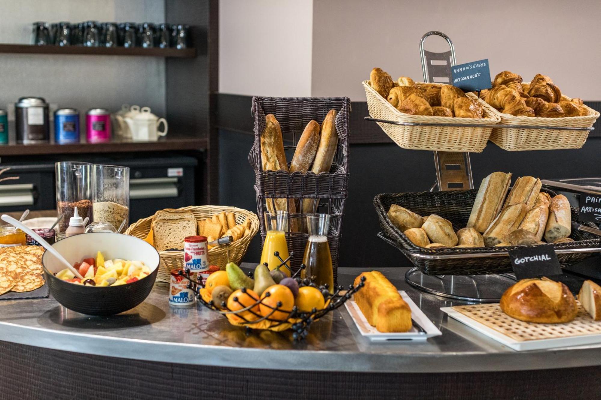 Hotel-Restaurant Le Victoria Ренн Екстер'єр фото