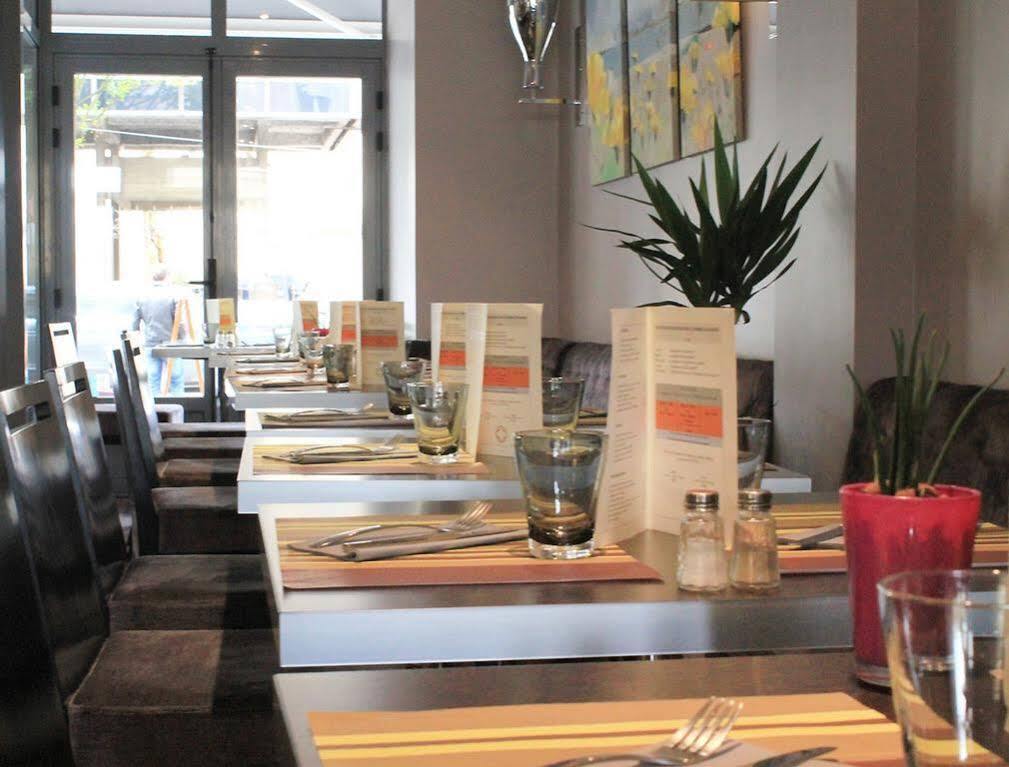 Hotel-Restaurant Le Victoria Ренн Екстер'єр фото